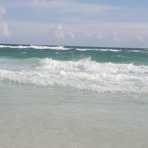 Meet your Posher, Adela